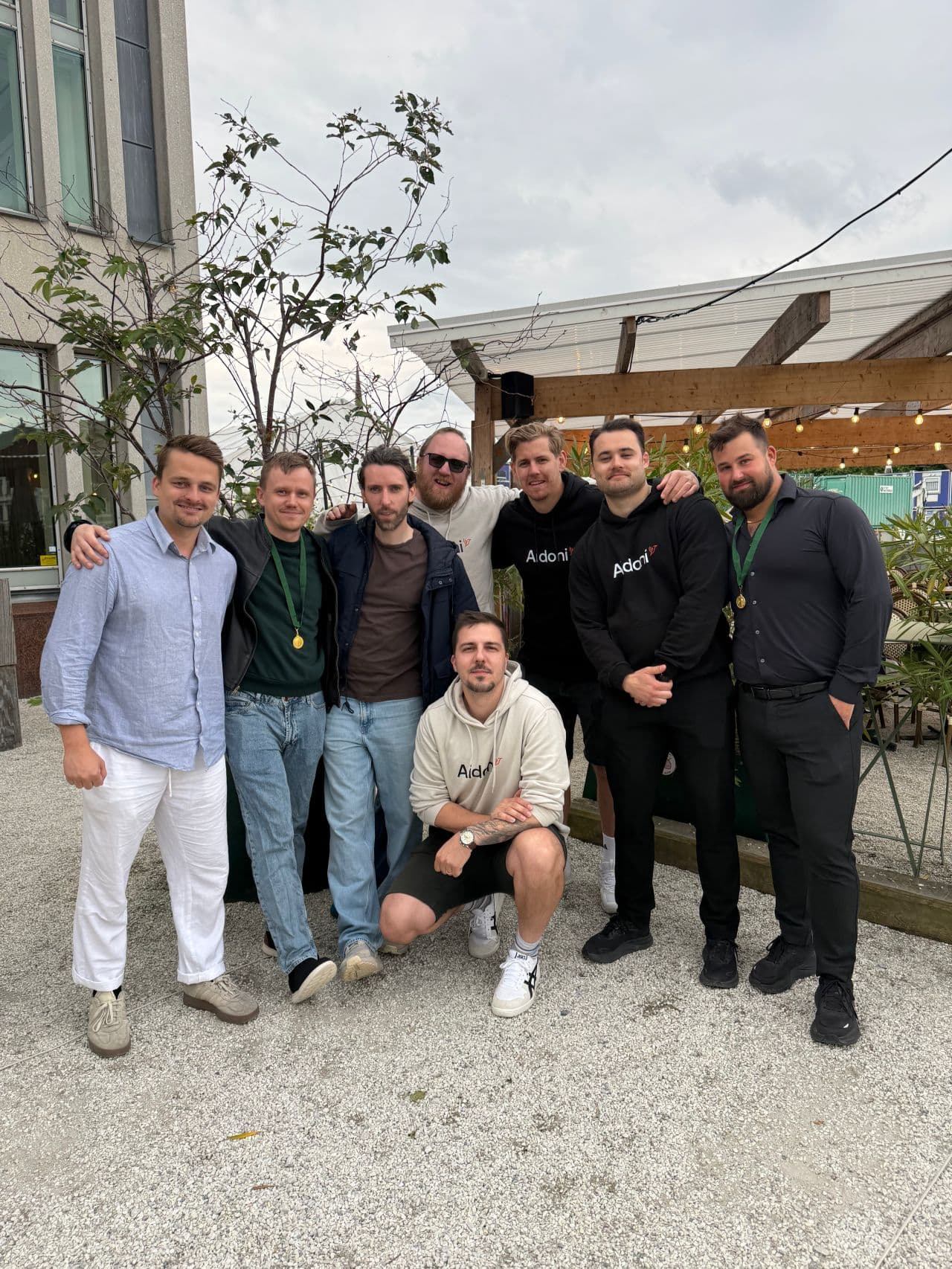 Aidoni-teamet samlat utomhus i Göteborg